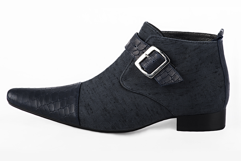 Navy blue dress ankle boots for men. Tapered toe. Flat leather soles. Profile view - Florence KOOIJMAN